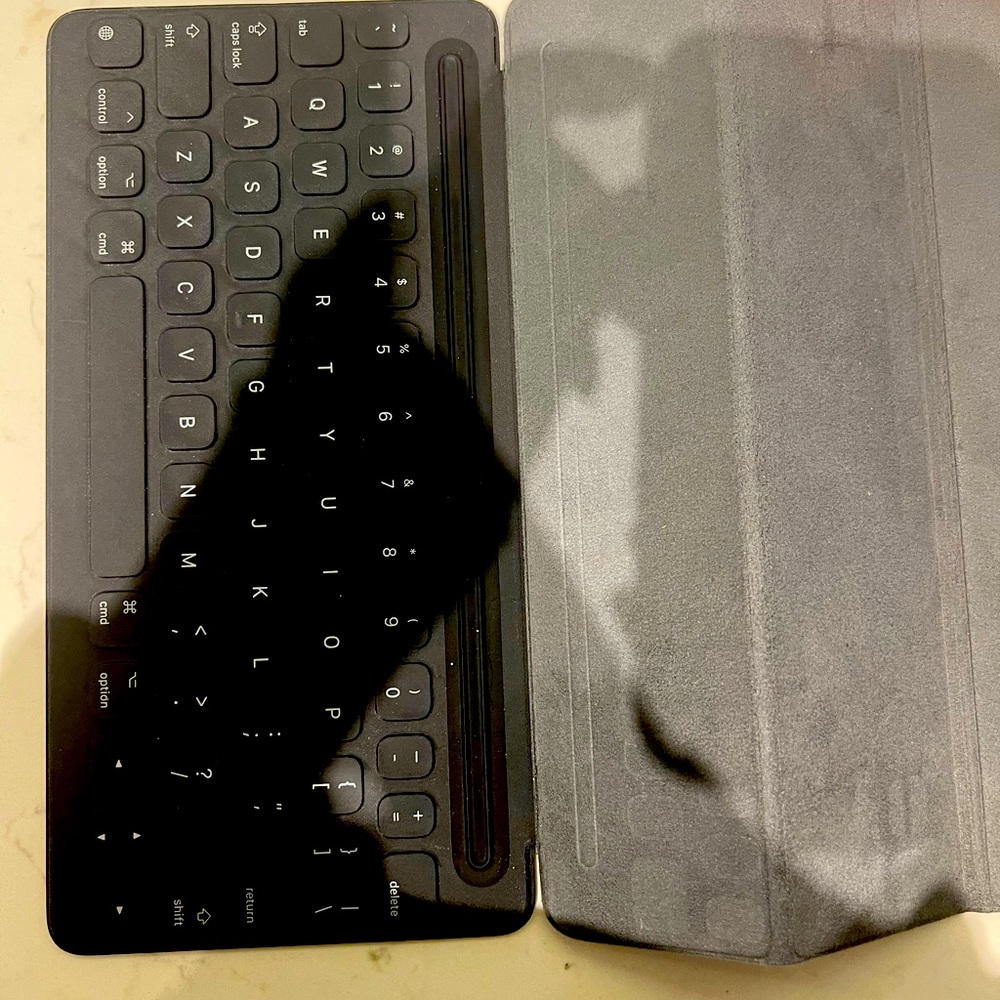 Apple keypad for small iPad